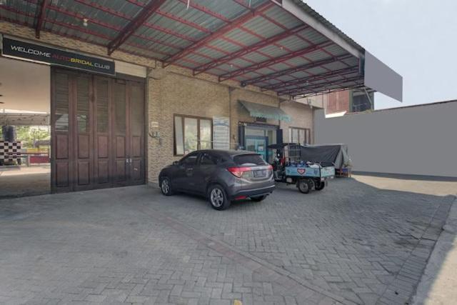 Super Oyo Capital O 3198 Sukomanunggal Inn Surabaia Exterior foto